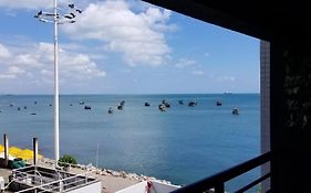 Iate Plaza, Flat na areia em Meireles